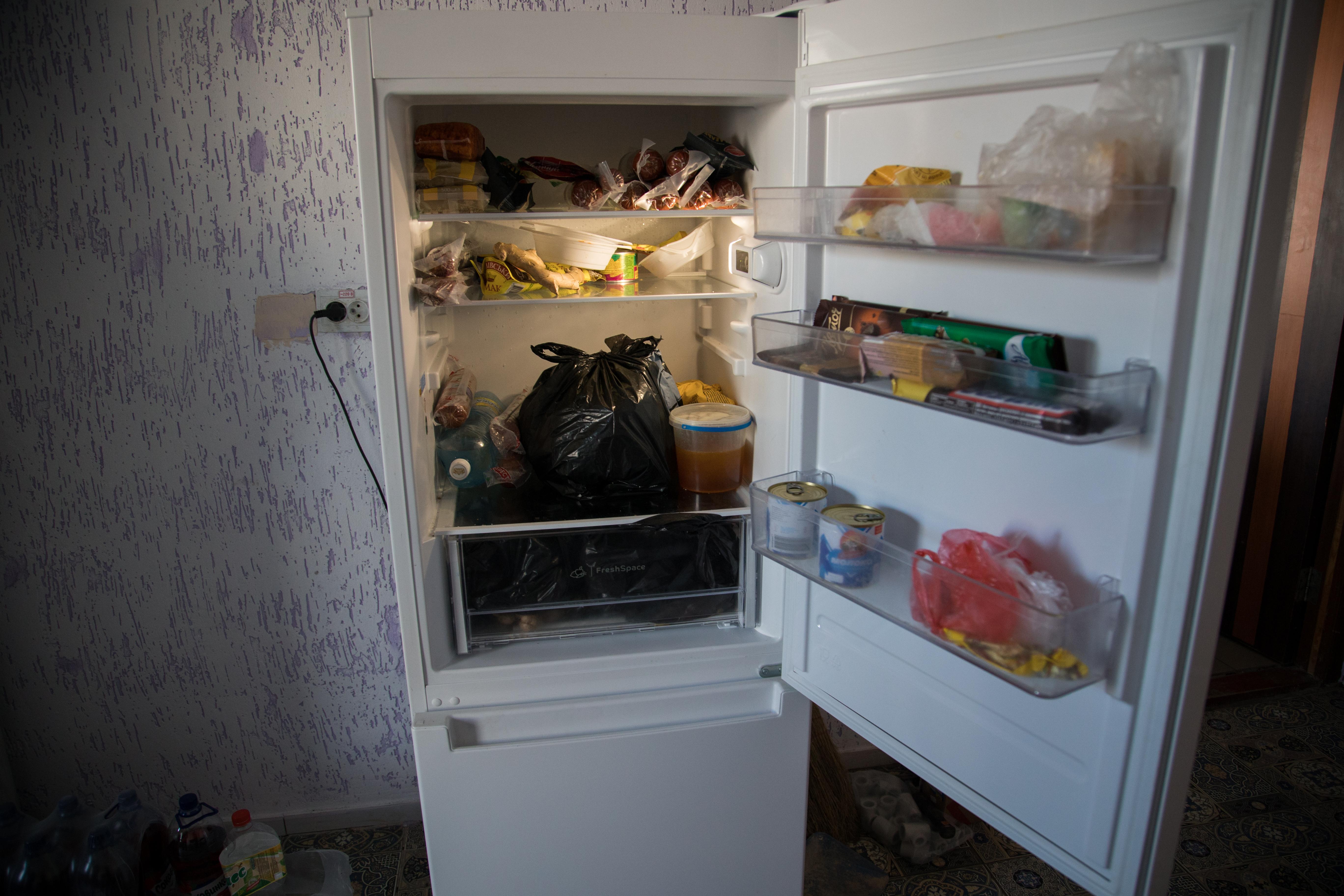 Спільний холодильник полонених із надісланими родичами продуктами
