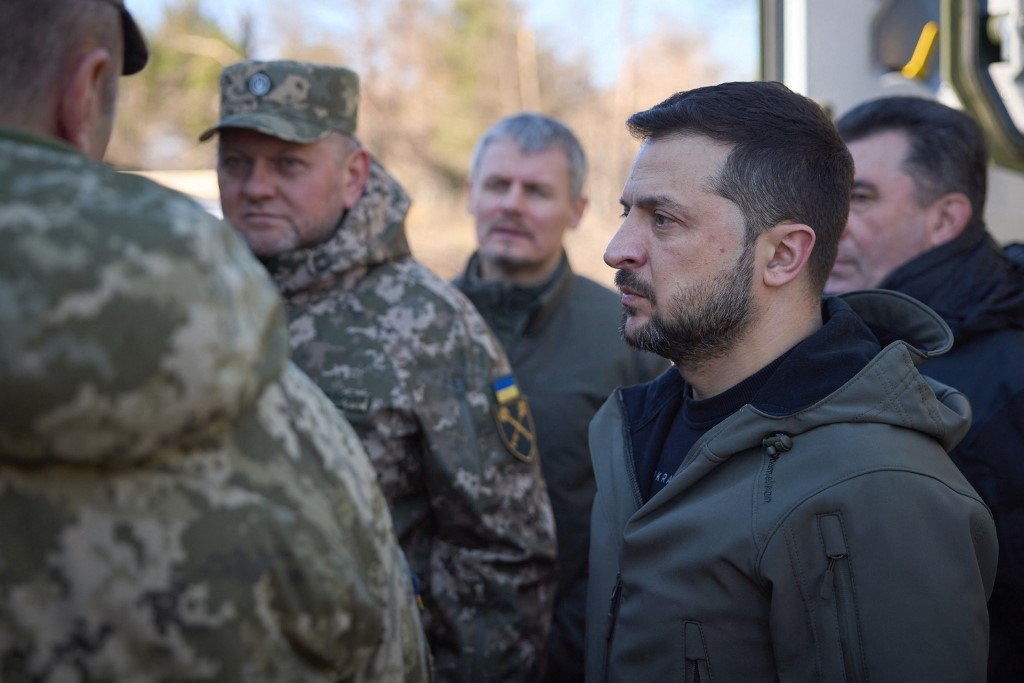 Зеленського звинувачують у підриві військового командування України