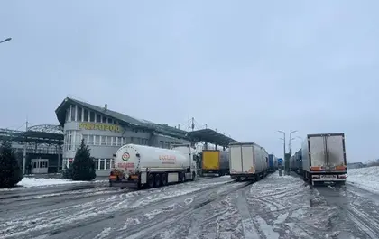 Словацькі протестувальники розблокували рух вантажівок на кордоні з Україною