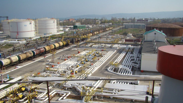 Ukraine Hits Strategic Russian Oil Depot in Crimea - Vimarsana News