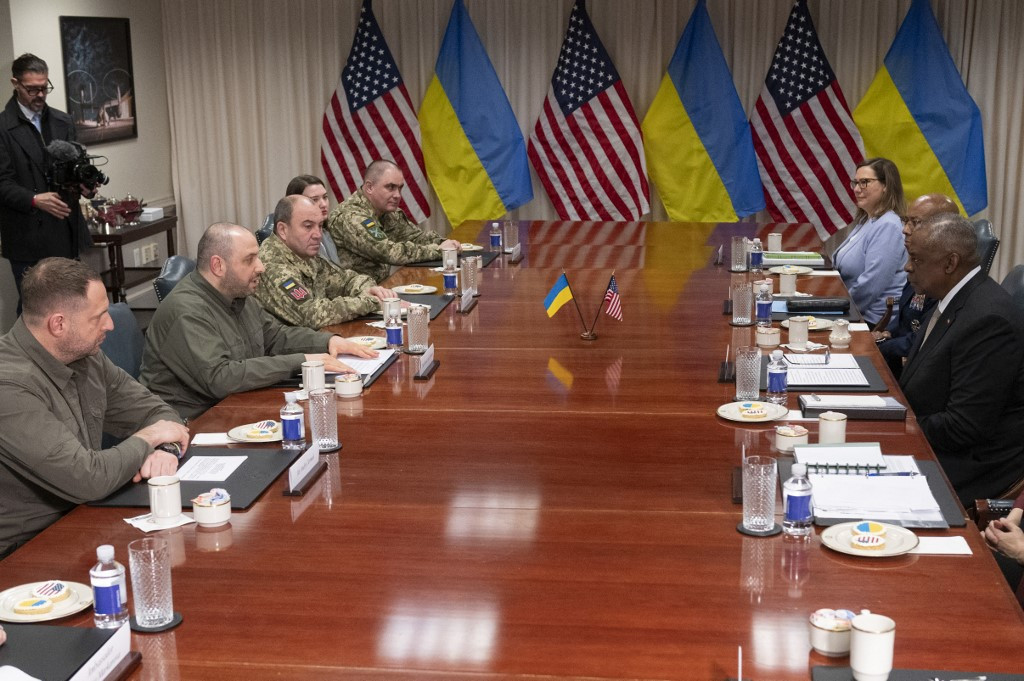 Kijów produkuje broń ze Stanami Zjednoczonymi i „historyczne” spotkanie w Waszyngtonie
