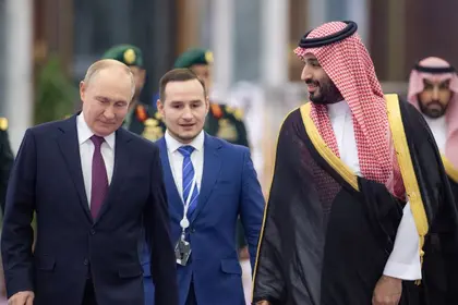 الرئيس الروسي يزور السعودية لتعزيز العلاقات بين البلدين