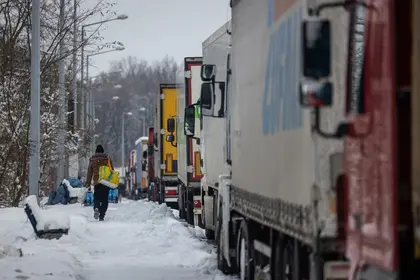 У черзі на польському кордоні стоїть 3,5 тисяч вантажівок