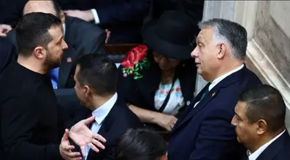 Зеленський в Аргентині "відверто" поговорив з Орбаном про "європейські справи"