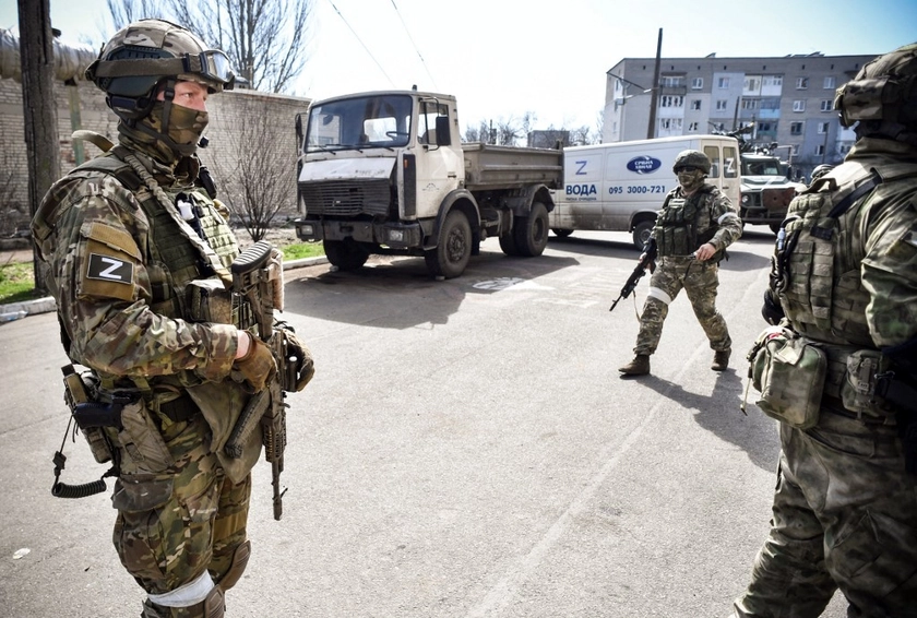 Російські диверсанти в цивільному використали жителів Донеччини як «живий щит»