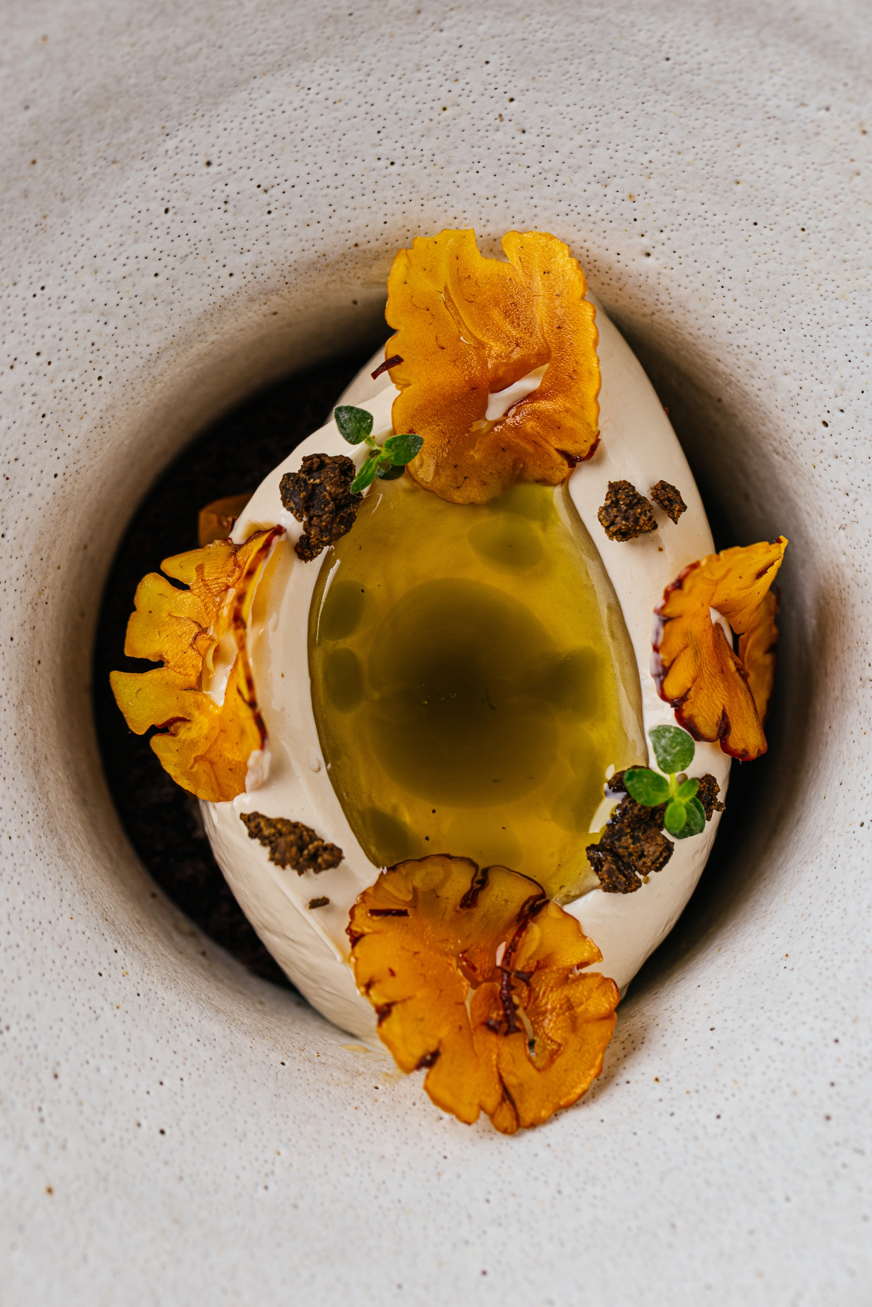 Chocolate, chestnut and roasted hay