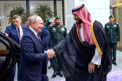 Why Peace Talks Hosted by Saudis or Emiratis Should Worry Ukraine