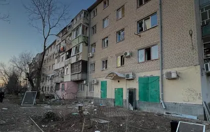 Russian Strikes Kill 4 in Kherson