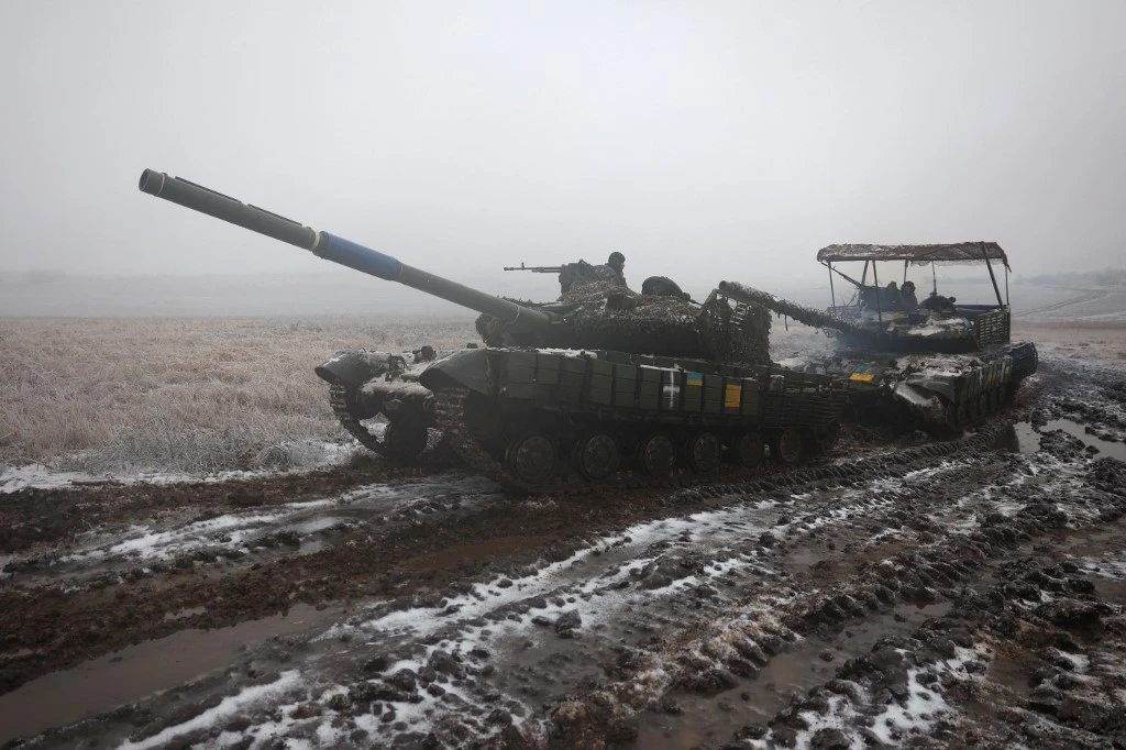 Russian Forces Escalate Pressure on Multiple Fronts in Eastern Ukraine –  Syrsky