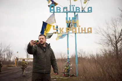 Зеленський відвідав позиції українських військ в Авдіївці