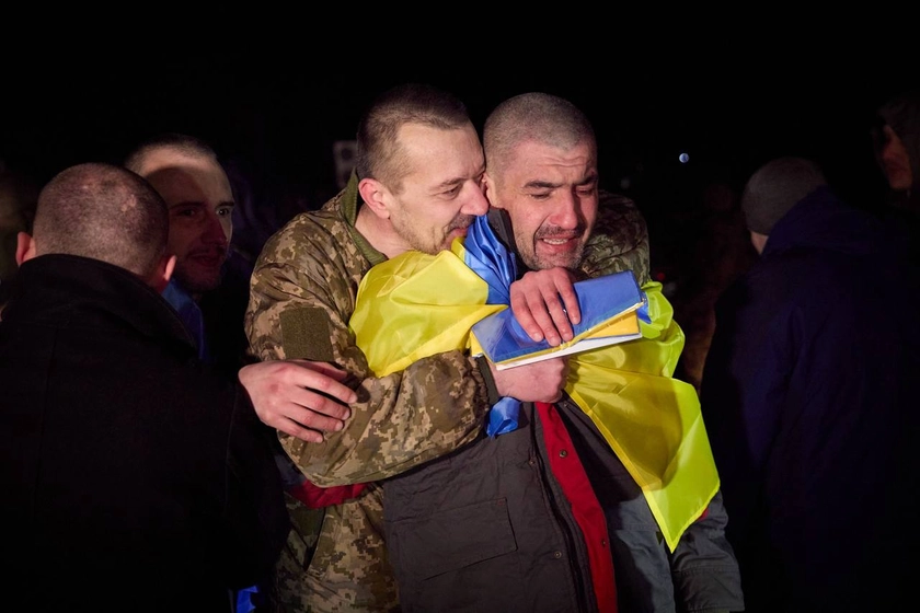 Україна повернула з російського полону 230 військових і цивільних