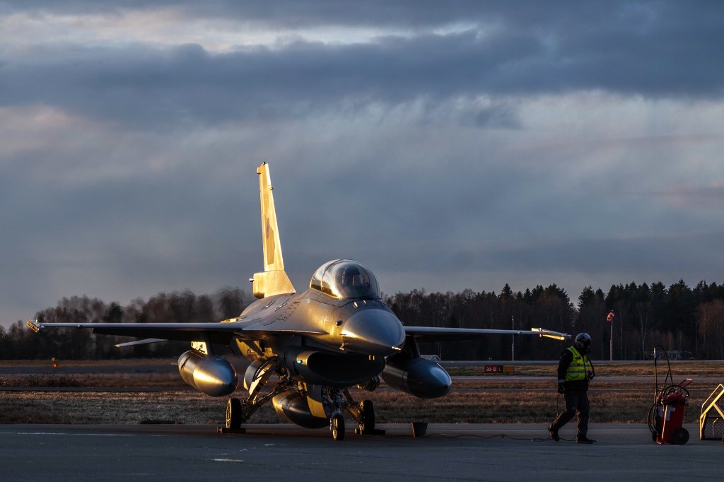 Norway To Send 2 F-16s To Denmark For Ukrainian Pilot Training