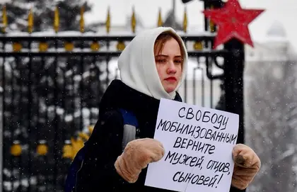 Wives of Mobilised Russians Protest in Earshot of Kremlin