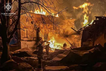 РФ атакувала прикордонний Сумський район, у житловому секторі виникла масштабна пожежа