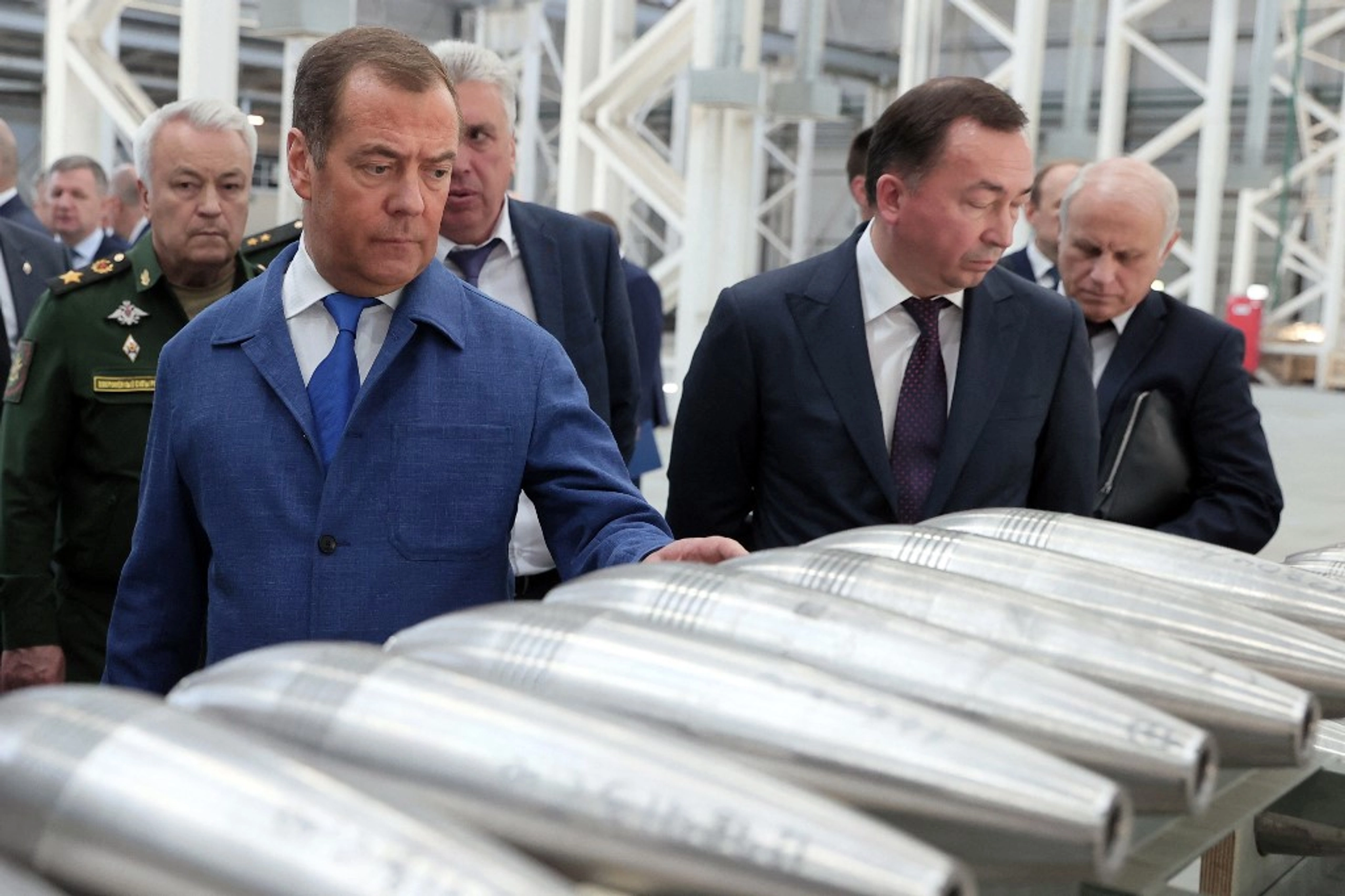 Russia’s Ex-PM Threatens UK Current PM Sunak with ‘Cluster Munitions in Center of Kyiv’ During Official Visit