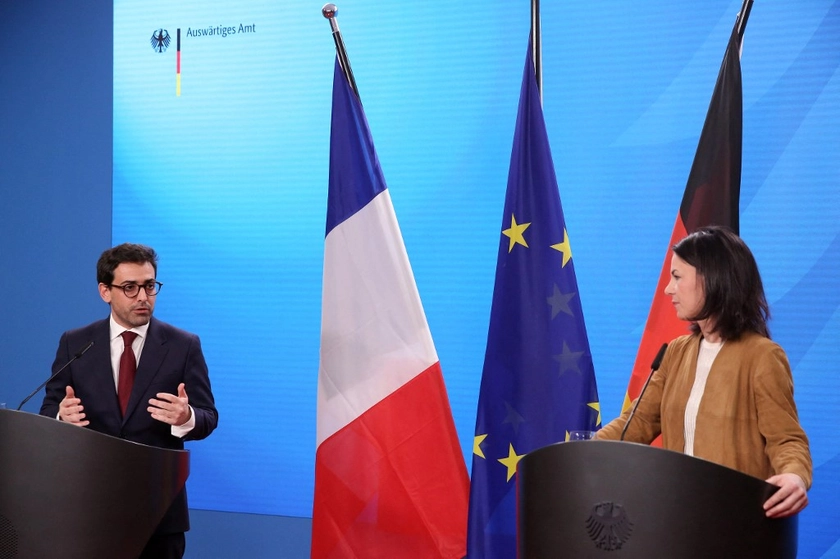 Paris and Berlin Will Support Ukraine 'As Long as Necessary'