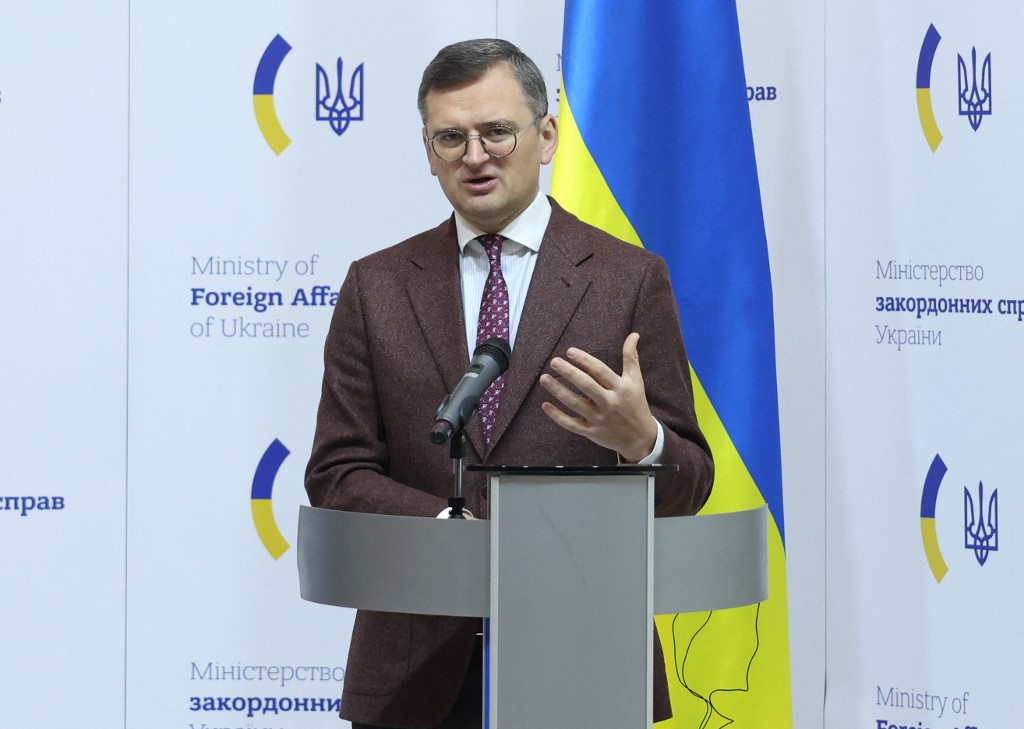 ‘Throw Russia From the Skies’ – Kuleba Outlines Ukraine’s 2024 Priority