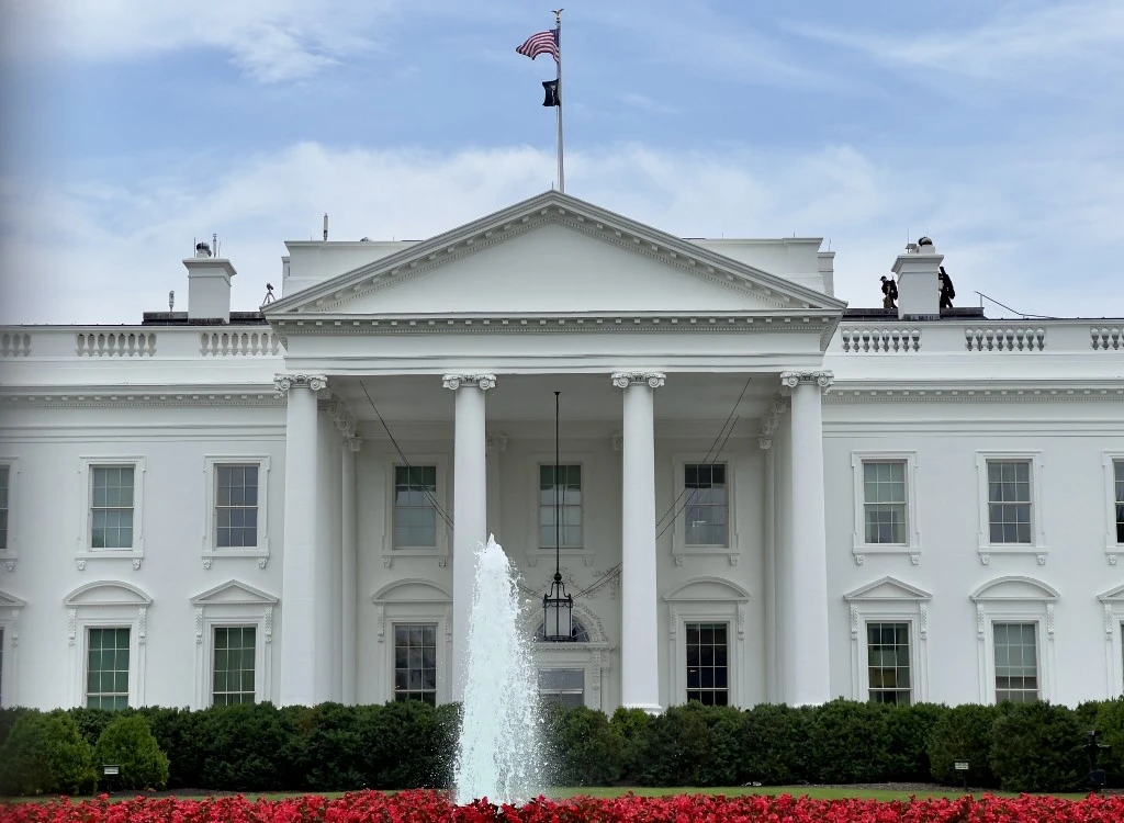 White House Urges Ukraine Aid Deal Amid Trump Opposition