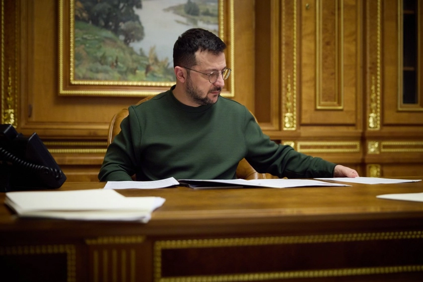 Зеленський на Ставці доручив підготувати плани захисту міст і критичних обʼєктів від терору РФ з повітря
