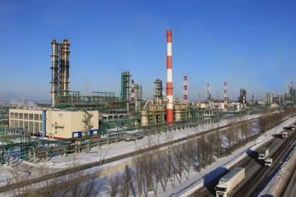 Безпілотник атакував один із найбільших нафтопереробних заводів Росії