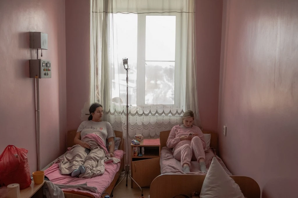 ’A Sort of Grey Zone – Ukraine Women Fear Premature Birth at Frontline Hospital