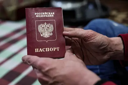 Окупаційна влада знову змушує маріупольців отримати паспорти РФ