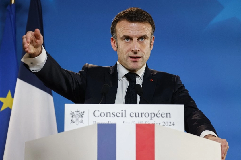 Macron Backs Ukraine's Right to Strike Russian Military Bases