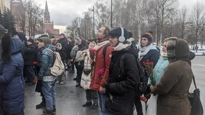 Reporters Detained at Moscow Protest by Soldiers' Wives
