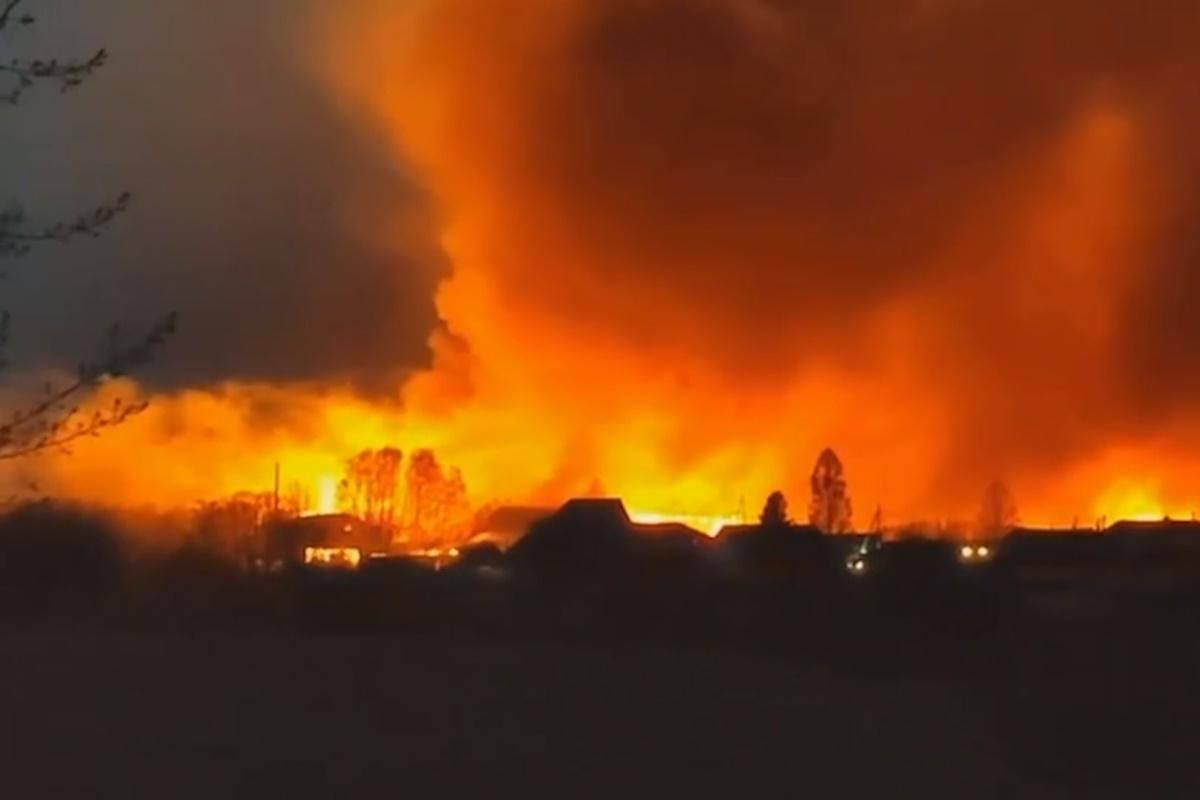 Una grande raffineria di petrolio russa nella regione di Volgograd è vittima di un attacco di droni