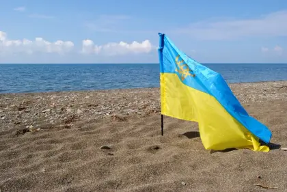 У Криму окупанти звільнили з роботи вчительку за зображення прапора та герба України