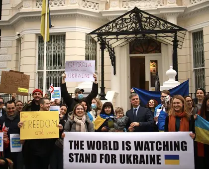 ПОЯСНЕННЯ: Чому Україна місяцями не призначає послів у ключові країни?