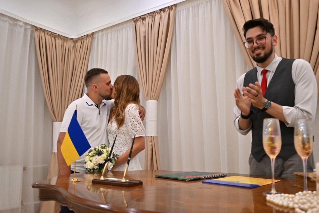 700 Couples to Get Married on Valentine’s Day in Ukraine