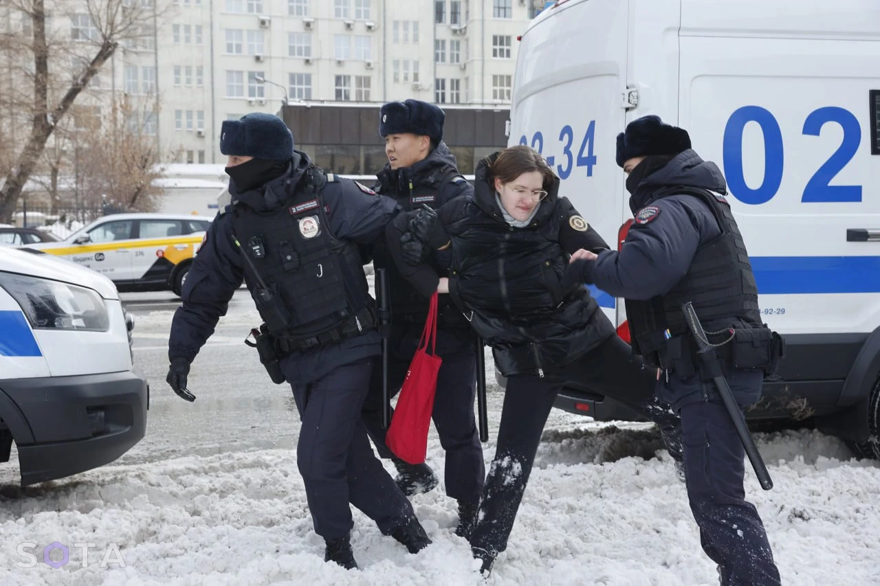 Dozens Detained in Russia as Navalny's Family Seek Body