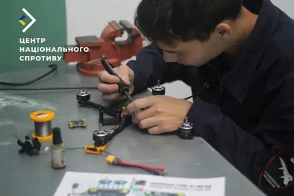 Російських школярів на уроках праці будуть навчати складати дрони