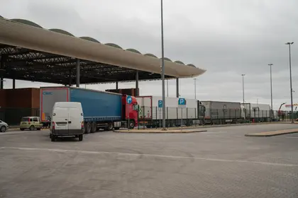 Три тисячі вантажівок у чергах через блокаду: що відбувається на кордоні з Польщею