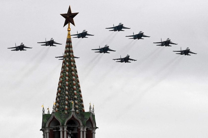 Ukrainian Air Force Downs Seventh Russian Fighter-Bomber in Recent Days