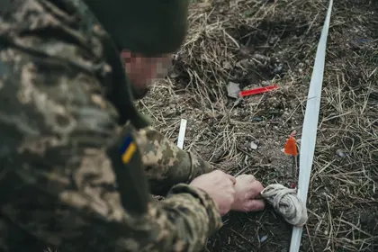 Канадійські військові показали, як навчають українських воїнів розмінуванню