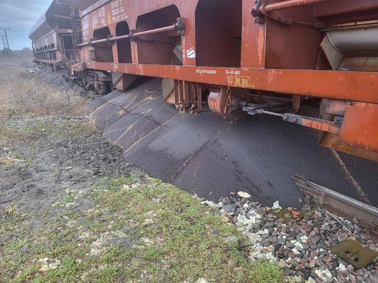 На кордоні з Польщею знову висипали на землю українське збіжжя