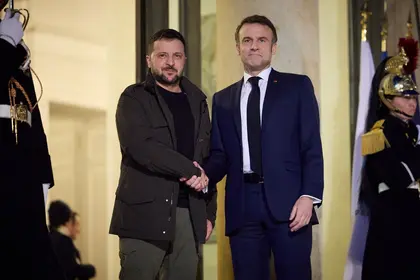Макрон зібрав у Парижі понад 20 лідерів Європи: обговорити подальшу підтримку України