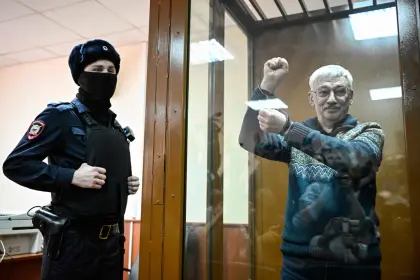 Russian Сourt Jails Veteran Activist Orlov For 2.5 Years