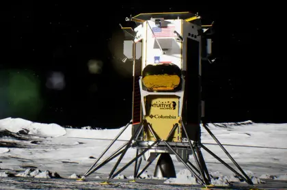 Космічний апарат Odysseus показав перші фото з поверхні Місяця