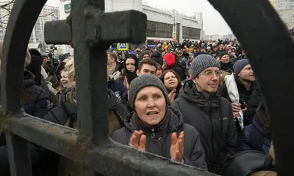 Eurotopics: Thousands at Navalny's Funeral - What Does This Reveal?
