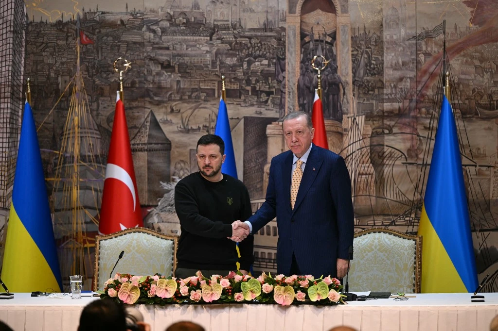 Zelensky Hands Over List of Crimean Tatars Held in Russian Prisons to Erdogan