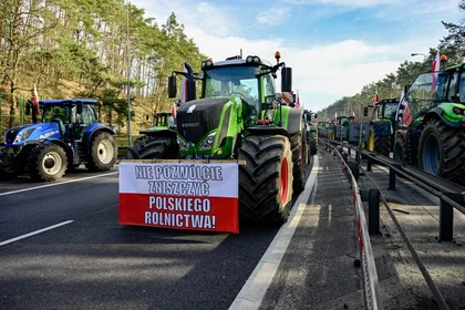 Polish Farmers Block Roads to Protest Ukraine Imports