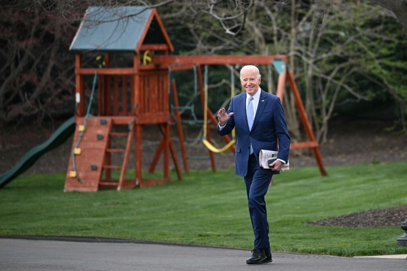 Biden Signs $1.2 Trillion US Spending Bill Not Including Ukraine Aid