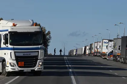 Поляки повністю блокують в’їзд вантажівок з України на двох пунктах пропуску