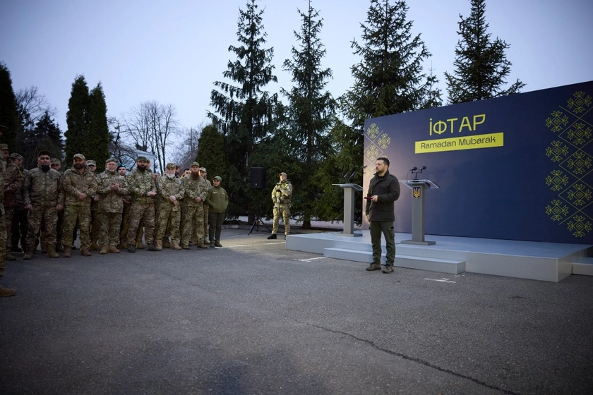 Zelensky Hosts Joint Iftar and Honors Ukrainian Muslim Warriors