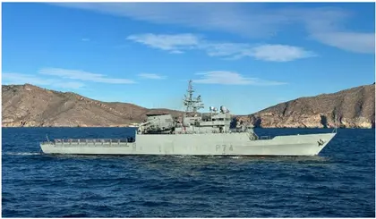 ВМС Іспанії відстежили у своїх водах два російські десантні кораблі та нафтовий танкер