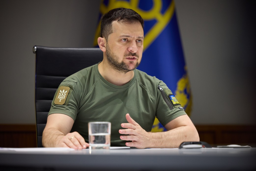Zelensky: Ukraine Needs ATACMS-300 Missiles to Strike Airfields in Crimea