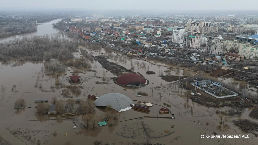 Російський Орськ затопило. Вода прибуває: евакуювали понад 4000 осіб